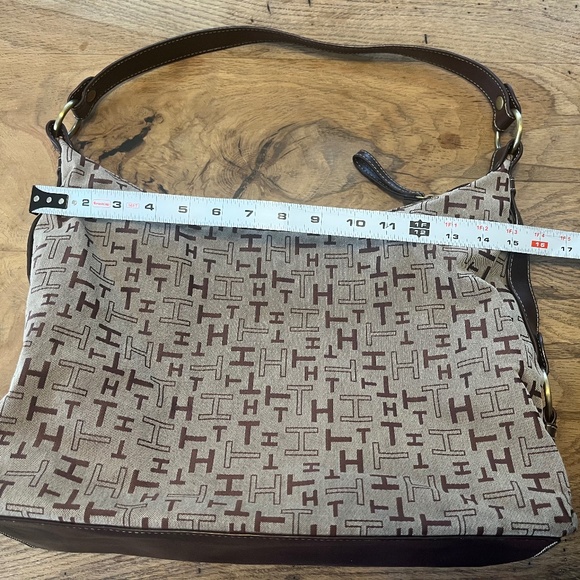 Tommy Hilfiger Logo Shoulder Bag – Cloth with Leather Trim 👜✨ - Picture 3 of 14